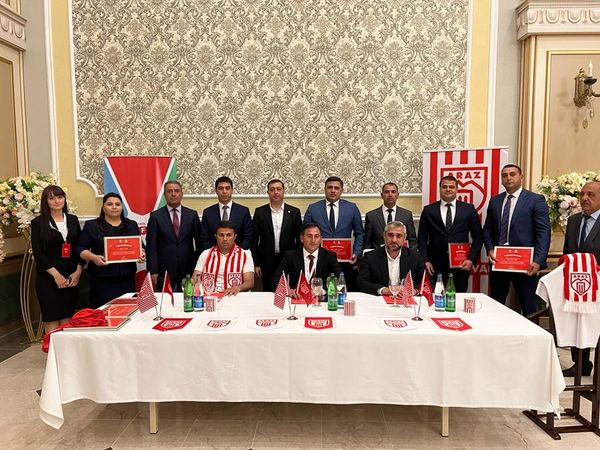 Bölgə klubu yeni direktor və baş məşqçi ilə 3 illik müqavilə bağladı - FOTOLAR