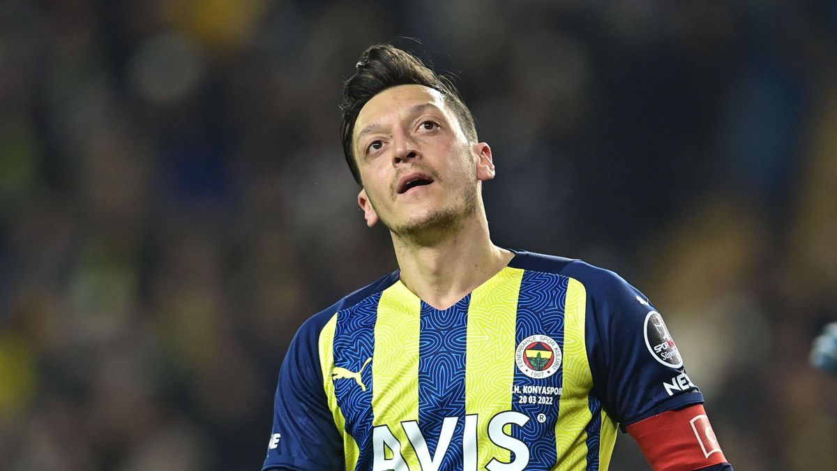 “Fənərbaxça" rəhbərliyi Mesut Özili əfv etməyə hazırlaşır?