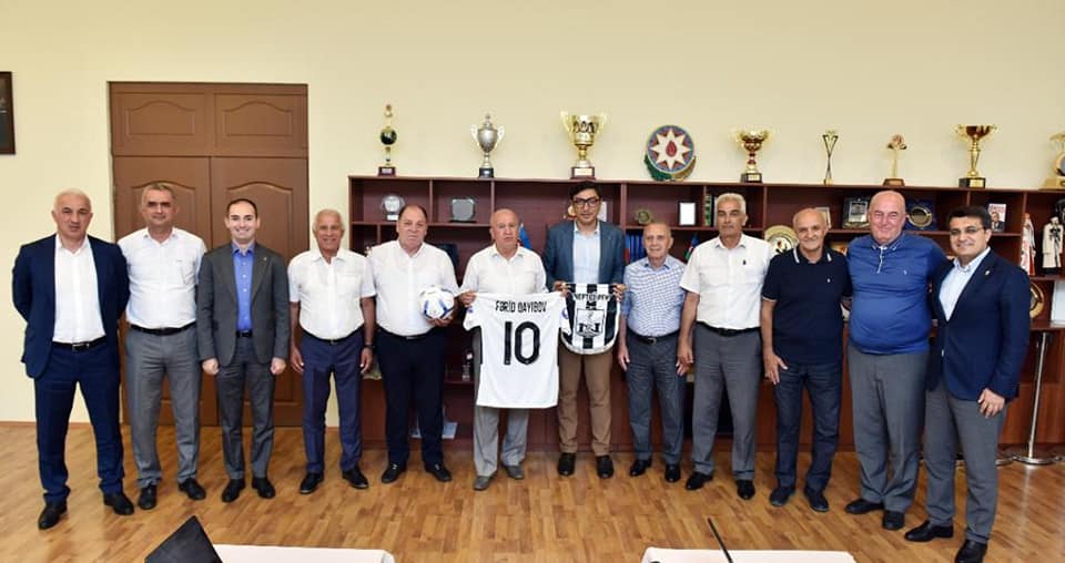 Fərid Qayıbov AFFA-nın baş katibi və veteran futbolçuları qəbul etdi - FOTOLAR