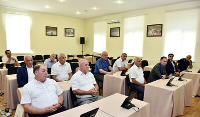 Fərid Qayıbov AFFA-nın baş katibi və veteran futbolçuları qəbul etdi -