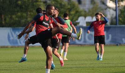Əyalət klubunun prezidenti futbolçuları tək buraxmadı -