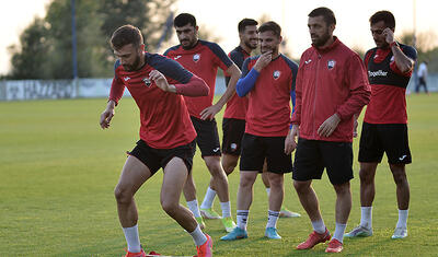 Əyalət klubunun prezidenti futbolçuları tək buraxmadı -