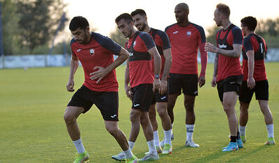Əyalət klubunun prezidenti futbolçuları tək buraxmadı -