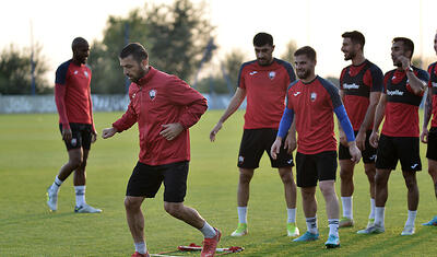 Əyalət klubunun prezidenti futbolçuları tək buraxmadı -