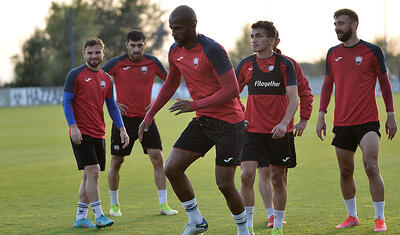 Əyalət klubunun prezidenti futbolçuları tək buraxmadı -