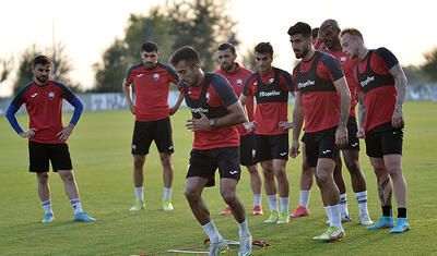 Əyalət klubunun prezidenti futbolçuları tək buraxmadı -