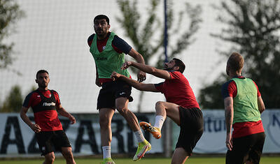 Əyalət klubunun prezidenti futbolçuları tək buraxmadı -