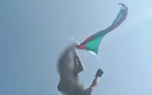 Azərbaycan bayrağı Ordumuzun nəzarəti altına keçən ərazidə qaldırıldı - VİDEO