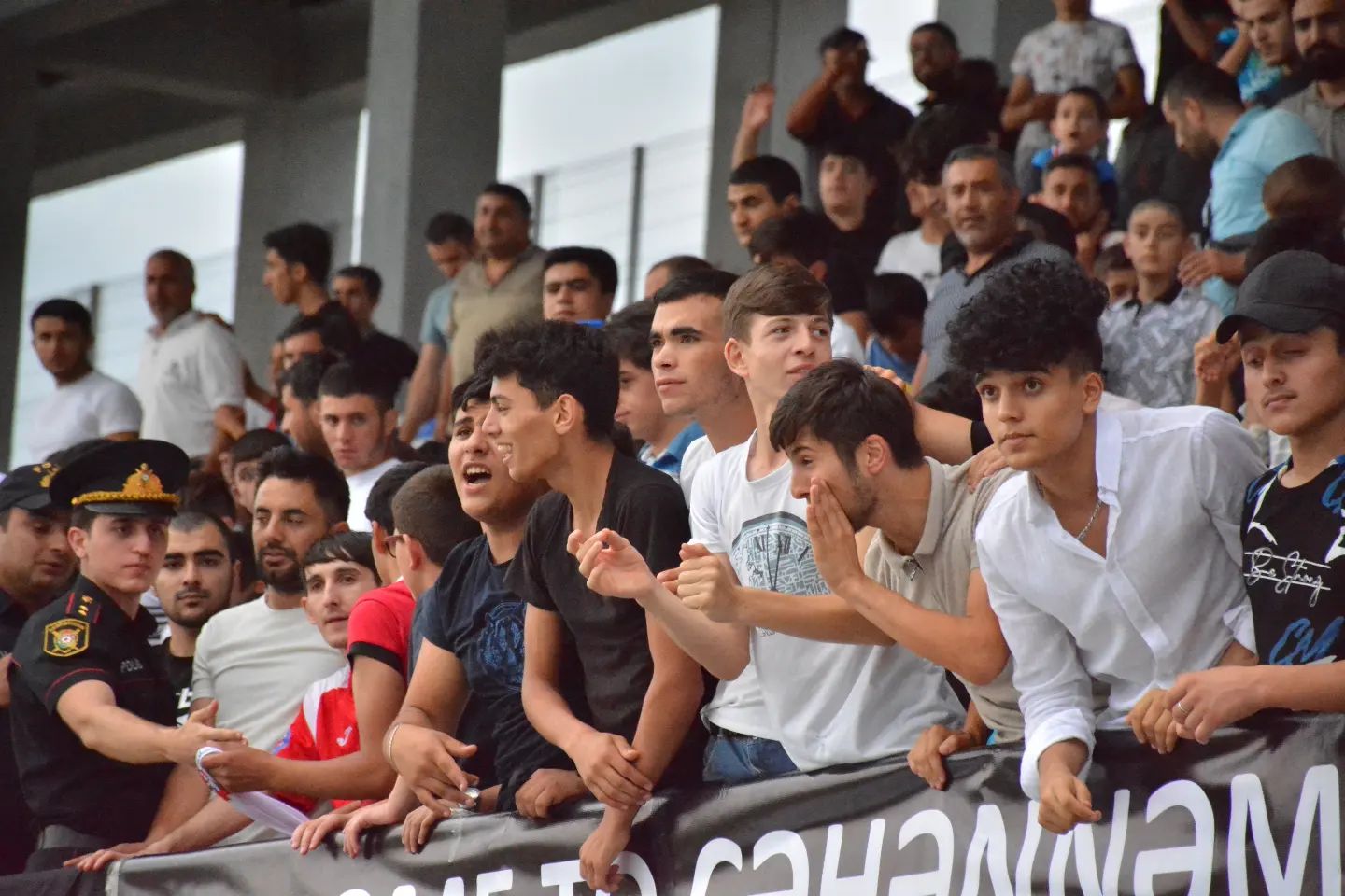 "Neftçi" gəldi, pankart açdılar: "Welcome to cəhənnəm" - FOTOREPORTAJ