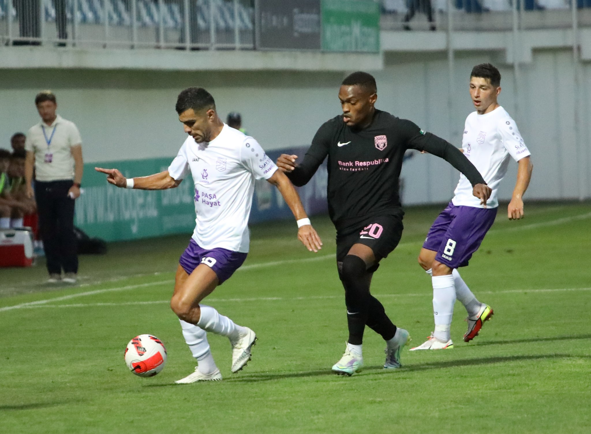 "Sumqayıt"ın futbolçusu formasını görün kimə verdi - VİDEO