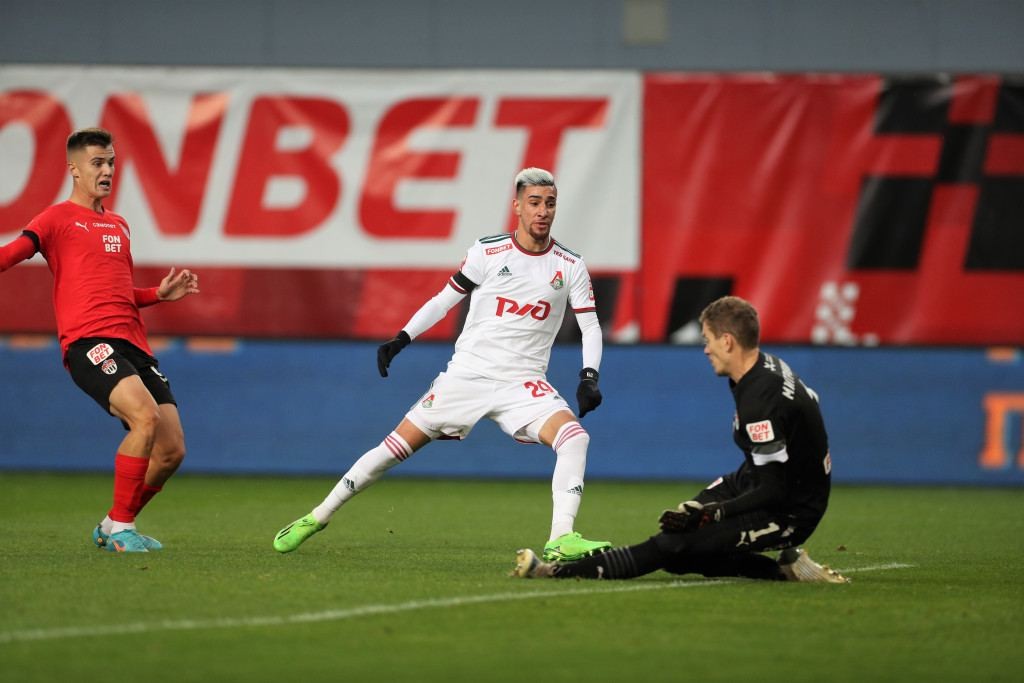 Azərbaycanlı futbolçular "Lokomotiv" önündə - VİDEO