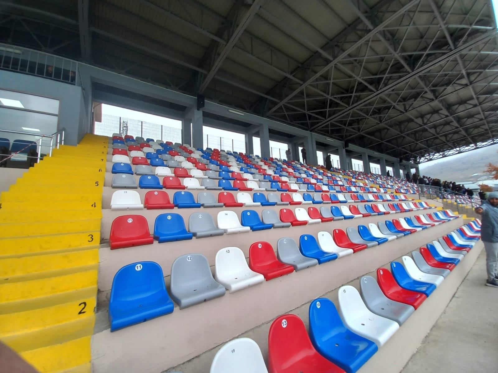 Bölgədə yerli komandaya sevgi budur? - FOTOLAR