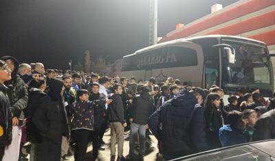 Masazırda azarkeş izdihamı - "Qarabağ"ın avtobusu dövrəyə alındı - FOTOLAR