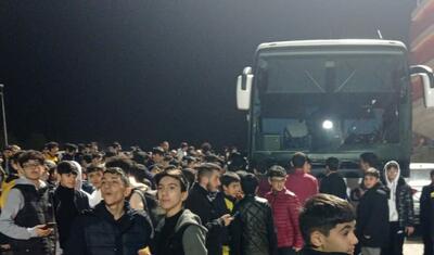 Masazırda azarkeş izdihamı - "Qarabağ"ın avtobusu dövrəyə alındı - FOTOLAR