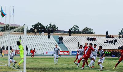 Azərbaycan futbolunda görünməmiş hadisə: İnsident, təhqir, 6 "qırmızı"…