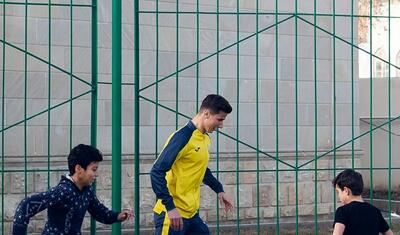 "Kəpəz" uşaq evini ziyarət etdi, rəhbər onlarla futbol oynadı -