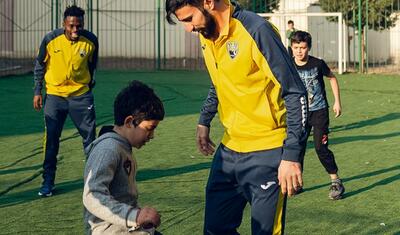 "Kəpəz" uşaq evini ziyarət etdi, rəhbər onlarla futbol oynadı -