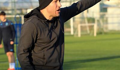 Azərbaycan klubunun baş məşqçisi dəniz kənarında nə etdi? -