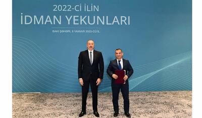 Ölkə başçısı “Neftçi”də beş nəfəri mükafatlandırdı -