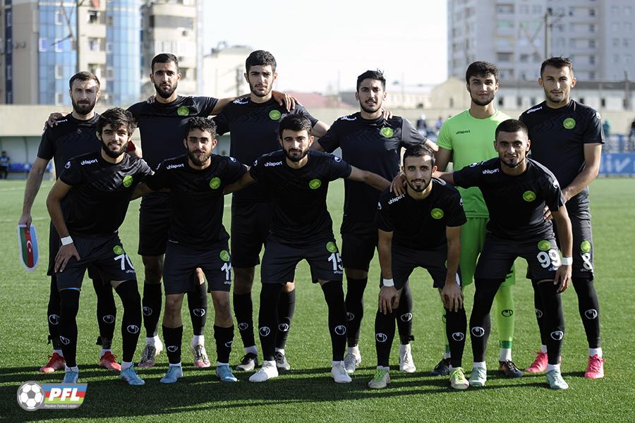 Azərbaycanda məşqçi futbolçunu iclasda döydü, ağız-burununu partlatdı – QALMAQAL!