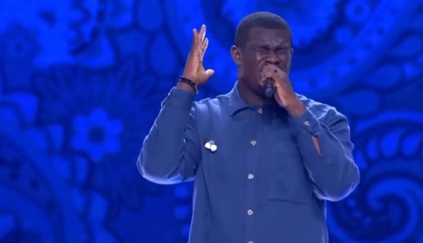 Nigeriyalı ifaçı tələbə "Laçın" oxudu - VİDEO