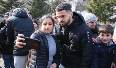 Kənd məktəbinin şagirdləri futbolçuları elə qarşıladı ki…
