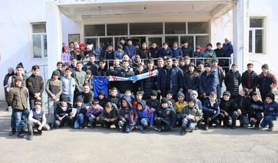 Kənd məktəbinin şagirdləri futbolçuları elə qarşıladı ki…
