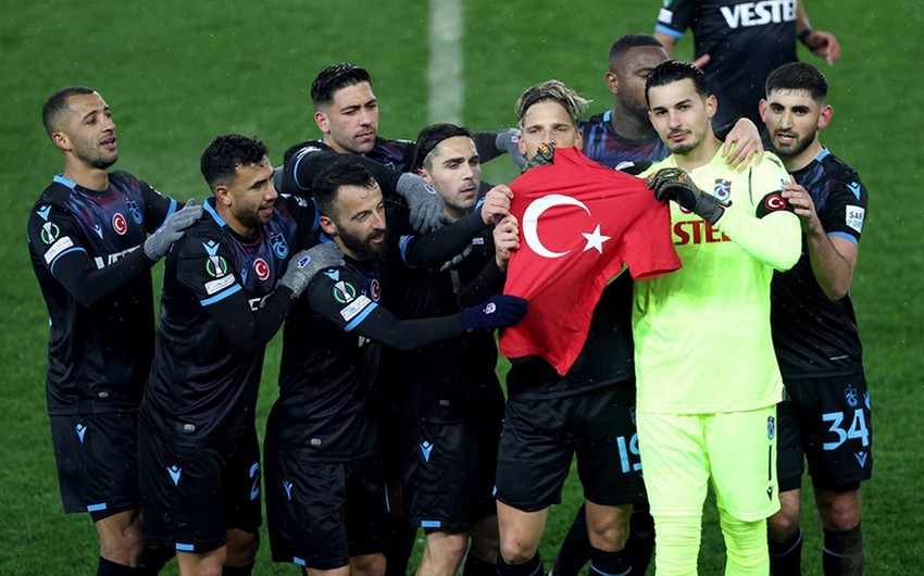 “Trabzonspor”dan anlamlı pankart - Azərbaycan da var: VİDEO+FOTOLAR