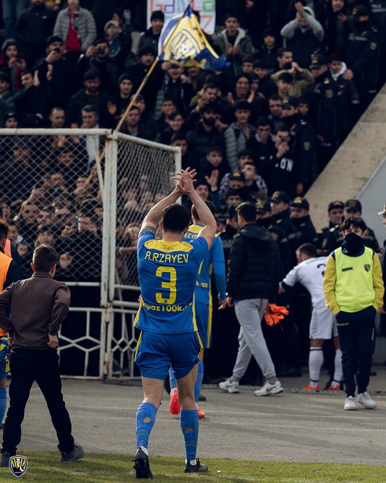 Futbolçuları HƏDƏLƏDİLƏR: “Bu hərəkət borc olsun"