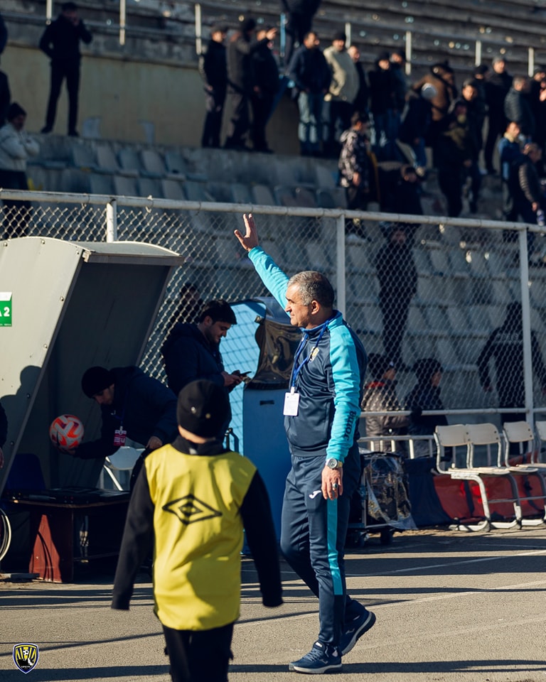 Bu qadağanı da gördük… Onlara yaxın gedən özündən küssün!