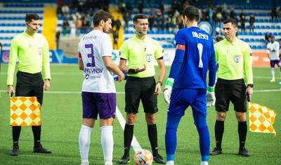 Stadionda telefonla oynayan uşaq, meydana enən göyərçin, son anda gələn…