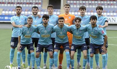 Diviziona gözəllik verən xanım -