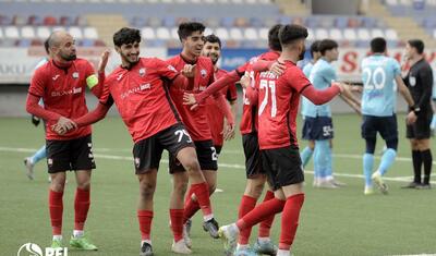 Diviziona gözəllik verən xanım -