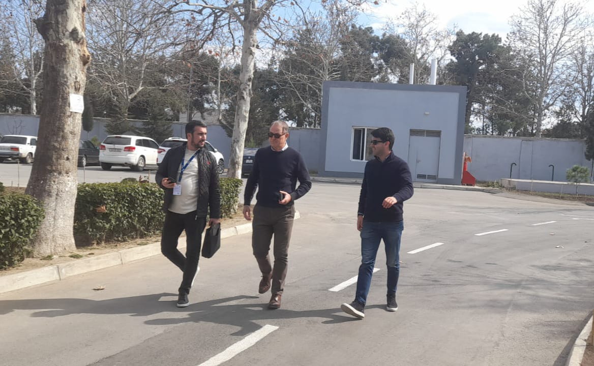 De Byazi milliyə dəvət edəcəyi 3 futbolçunun adını çəkdi, bir sualı cavabsız qoydu