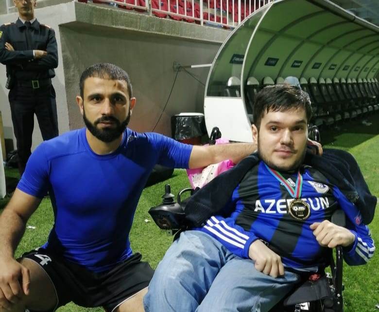 "Qarabağ" dəstəkçisinin özünün indi dəstəyə ehtiyacı var - FOTOLAR