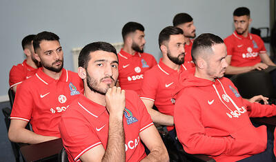 Rövnəq Abdullayev millinin futbolçularını muştuluqladı - Yaxşı mükafat olacaq: