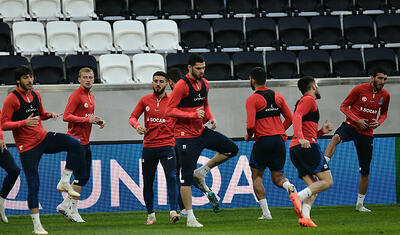 Millimizin futbolçuları Avstriyada: Gəzinti yox, məşq…