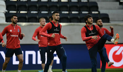 Millimizin futbolçuları Avstriyada: Gəzinti yox, məşq…