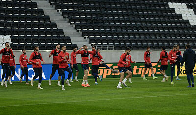 Millimizin futbolçuları Avstriyada: Gəzinti yox, məşq…