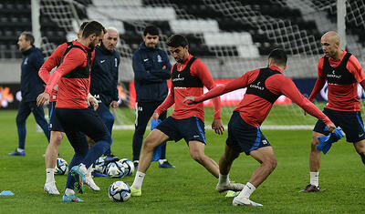 Millimizin futbolçuları Avstriyada: Gəzinti yox, məşq…