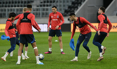 Millimizin futbolçuları Avstriyada: Gəzinti yox, məşq…