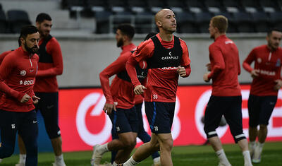 Millimizin futbolçuları Avstriyada: Gəzinti yox, məşq…