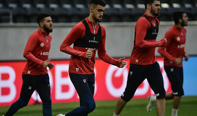 Millimizin futbolçuları Avstriyada: Gəzinti yox, məşq…