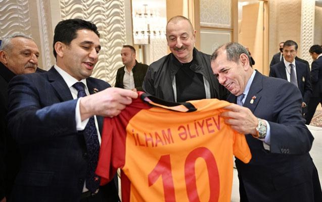 Prezidentə "Qalatasaray"ın 10 nömrəli imzalı forması hədiyyə edildi