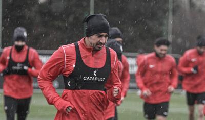 “Neftçi”yə 8 yeni futbolçu dəvət olundu -