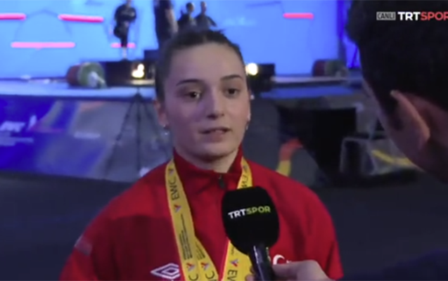 Türk qızı İrəvanda qızıl medal qazandı, “Azərbaycan” dedi - İKİ VİDEO