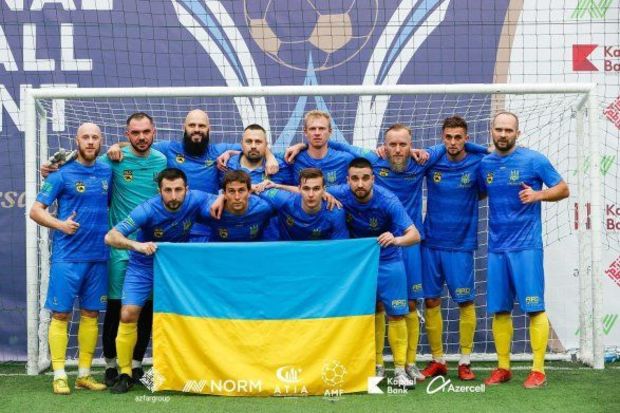 Bakıda Ukrayna üçün futbol oynayan Putin - FOTO