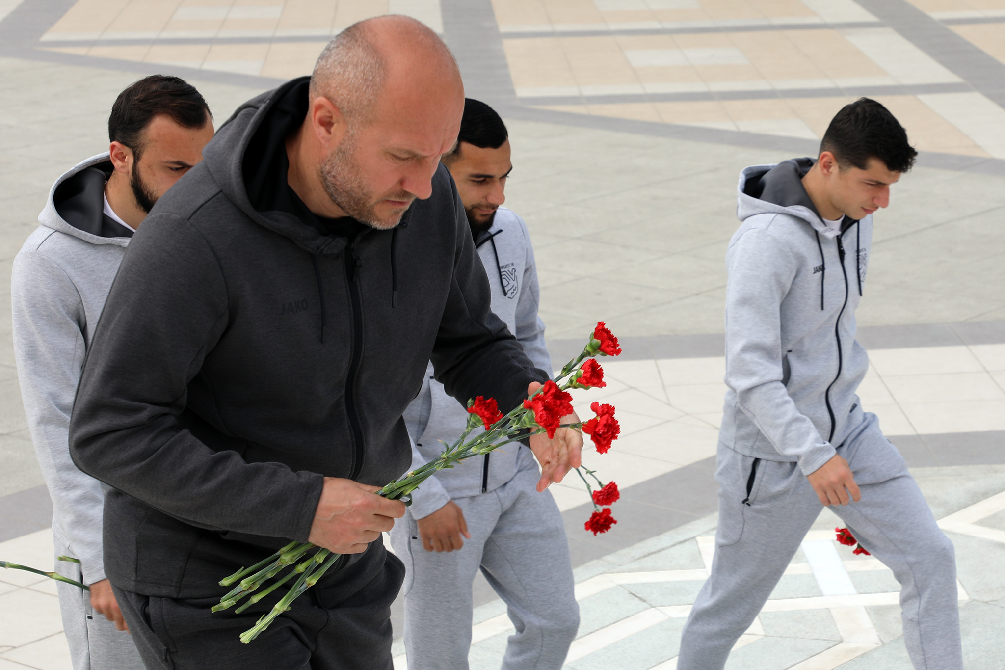 "Sumqayıt"lılar Ulu Öndərin abidəsini ziyarət etdi - FOTOLAR