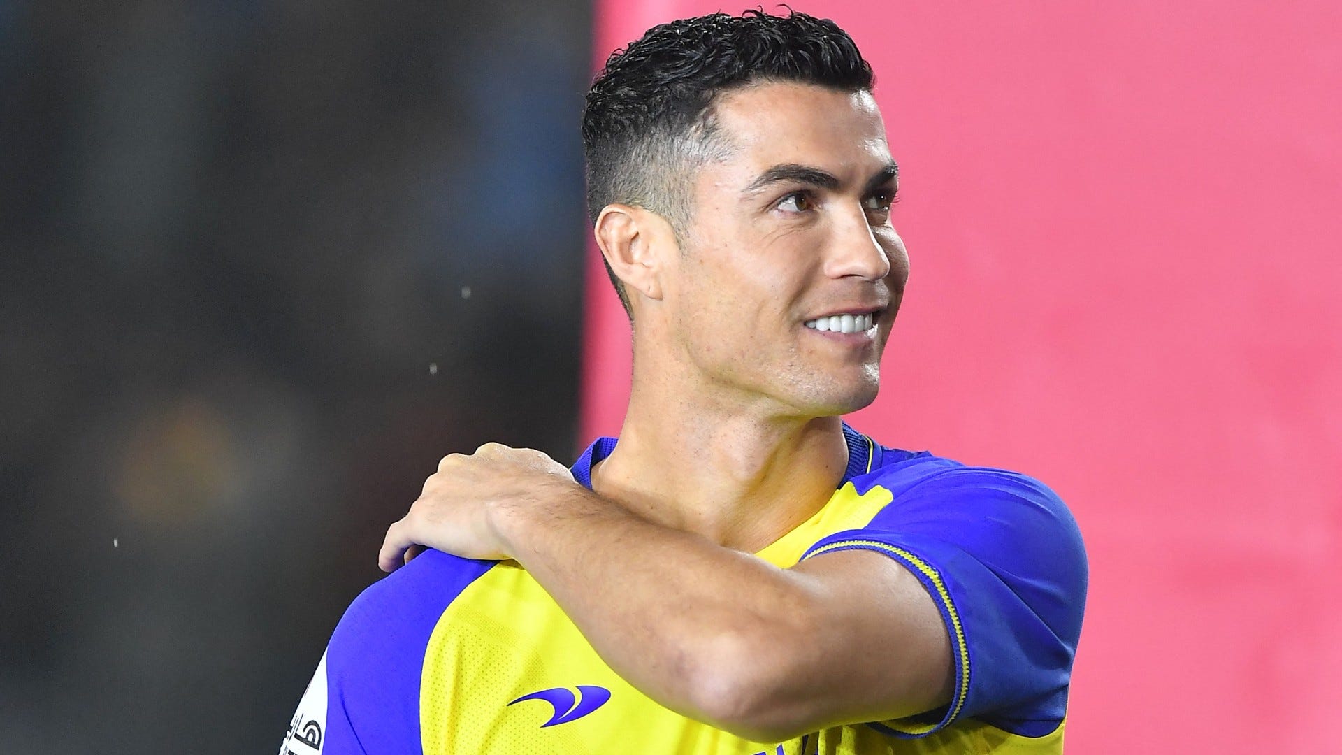 Ronaldo ərəb klubu ilə müqaviləni niyə pozmaq istəyir?