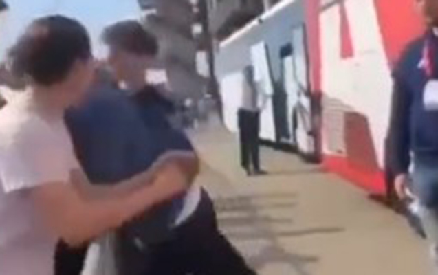 Futbolçu komanda yoldaşına görə bu adamı yumruqladı - QALMAQALLI VİDEO